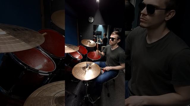 Royal Blood - Out of the black (Drum Cover).mp4