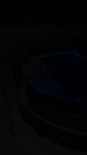 Продолжаем моржить #shorts #прорубь #закаляемся