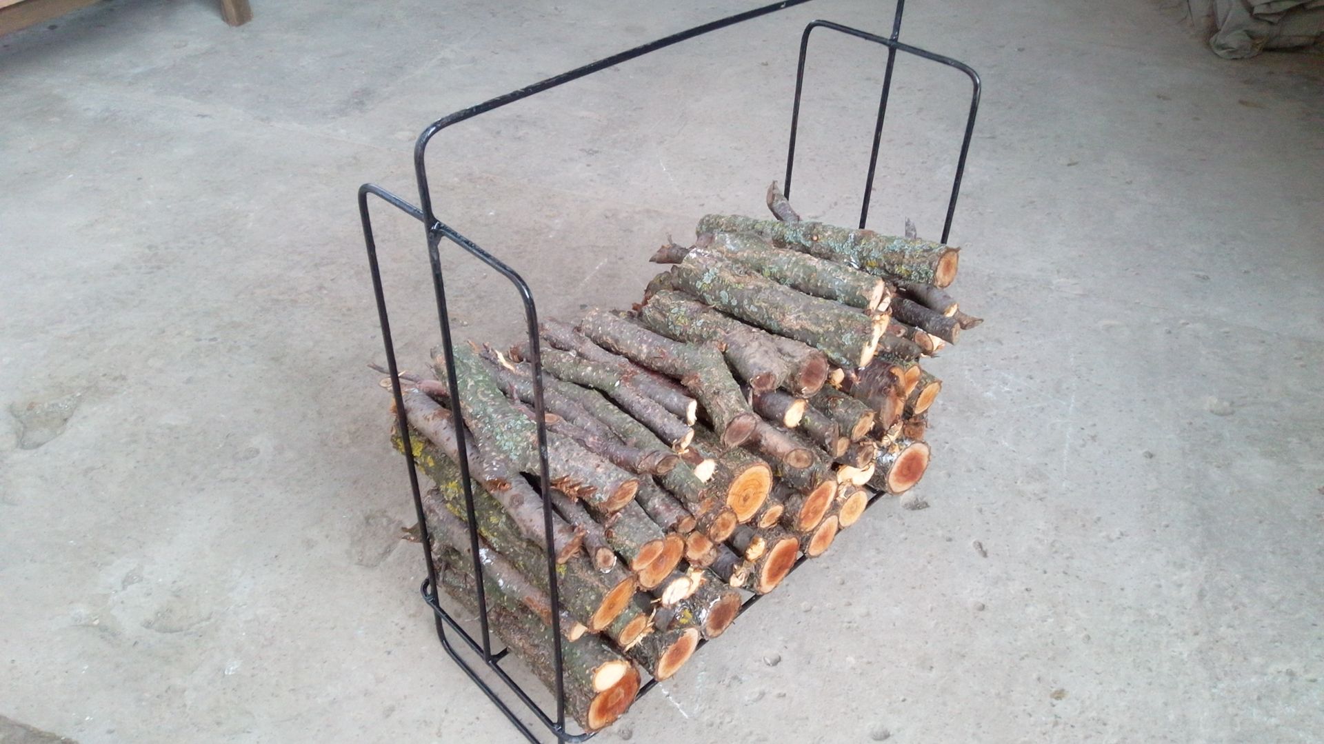 Дровница из проволоки своими руками.