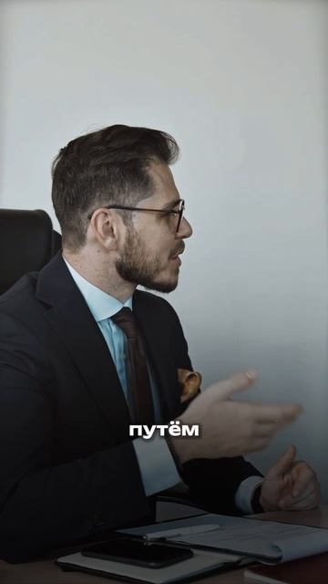 Почему отчим претендует на квартиру мамы? #shorts