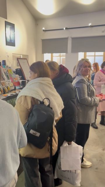 Атмосфера на Арт маркете в Ярославле в галерее искусства ню Аллы Топорской