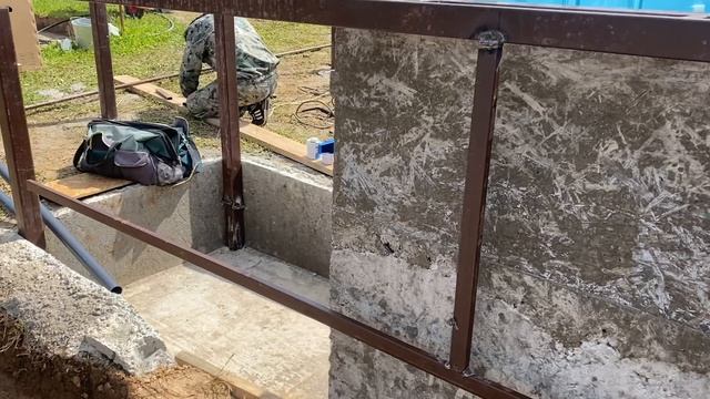 Металлокаркас бассейновой зоны под террасную доску