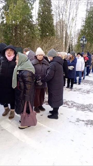 Вот такая очередь к Матронушке 🙏 целый день неиссякает очередь🙏