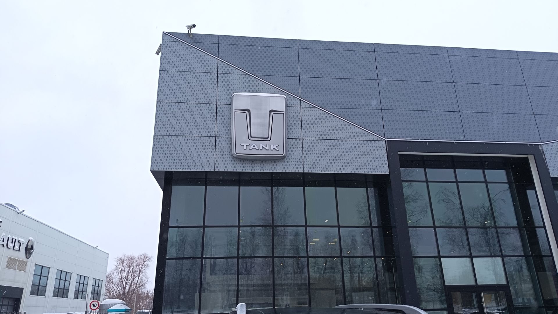 Автосалон TANK. Обзор,цены,комплектация.