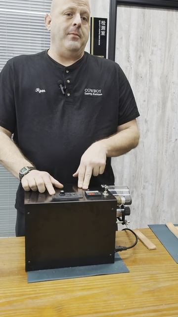 Роликовый пресс для тиснения кожаных ремней (горячим роликом)