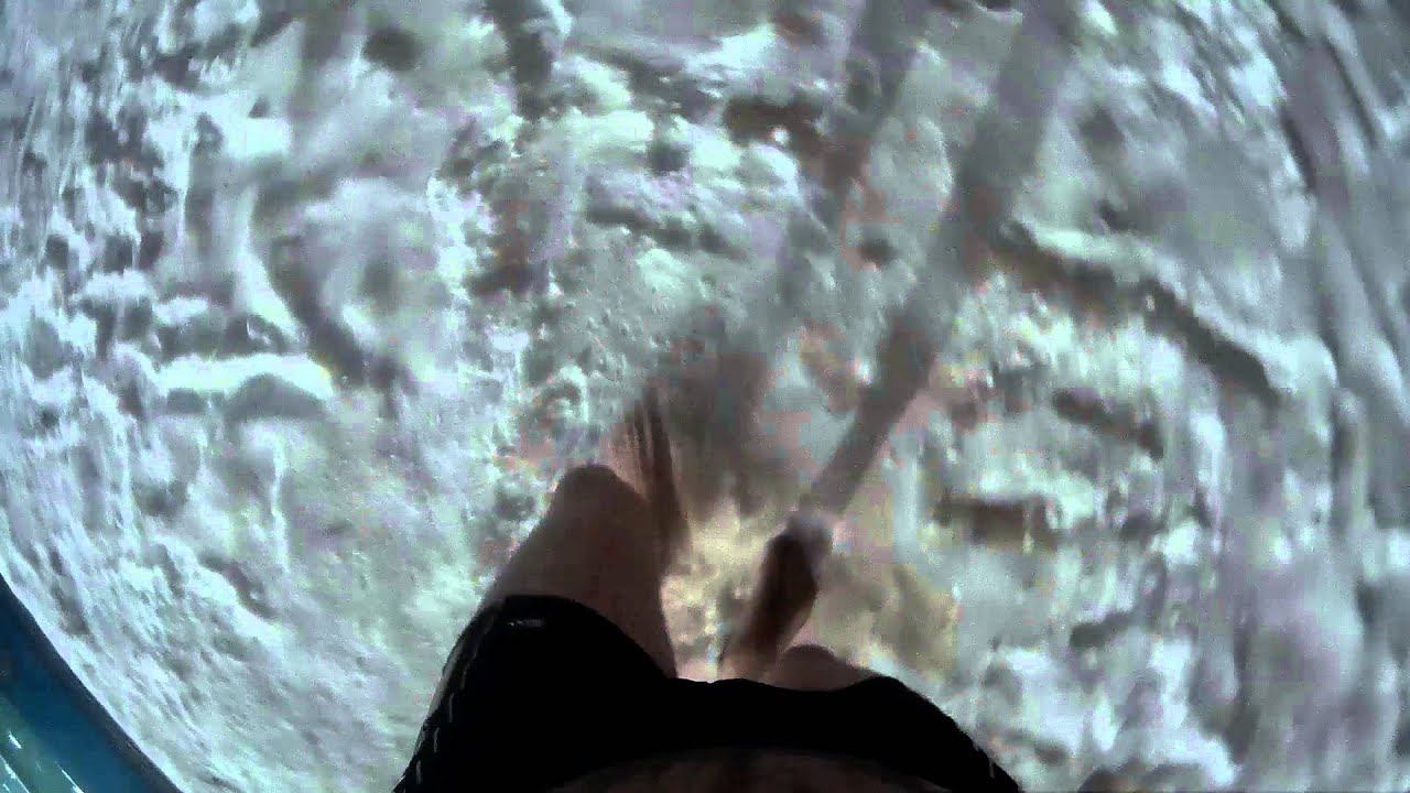 Хождение по снегу. Аквапарк Ривьера. Казань 2016.