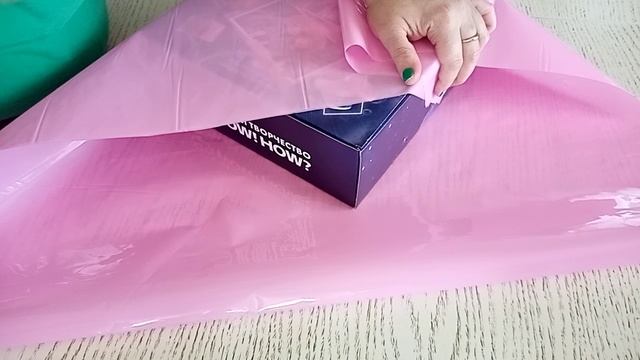 Упаковываем подарок на день рождения