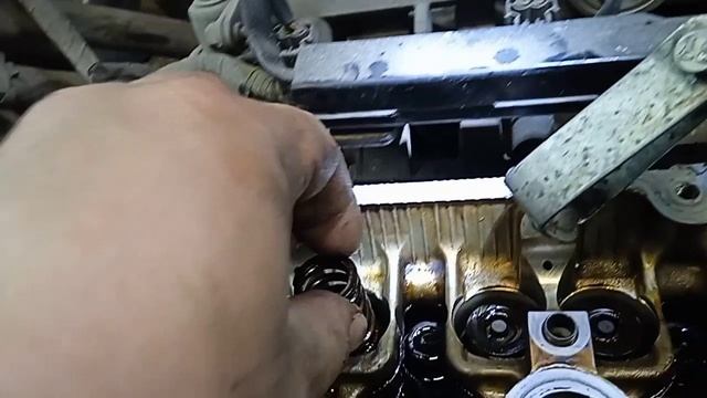 Mazda Family. Замена ГРМ помпа и маслосъёмные колпачки.