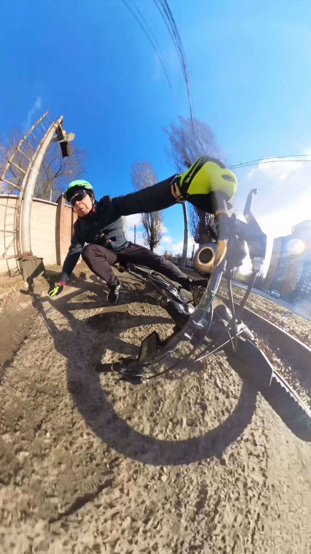 Поскользнулся на рельсах