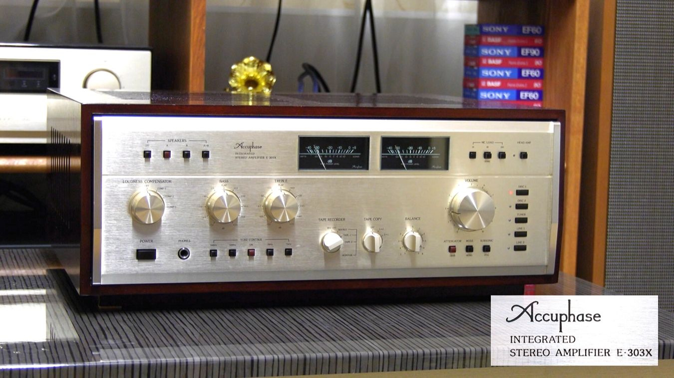 Accuphase E-303X 1985 год