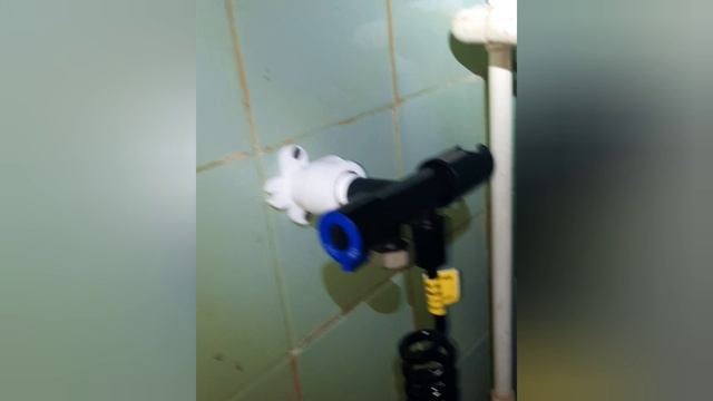 Установка гигиенического душа.