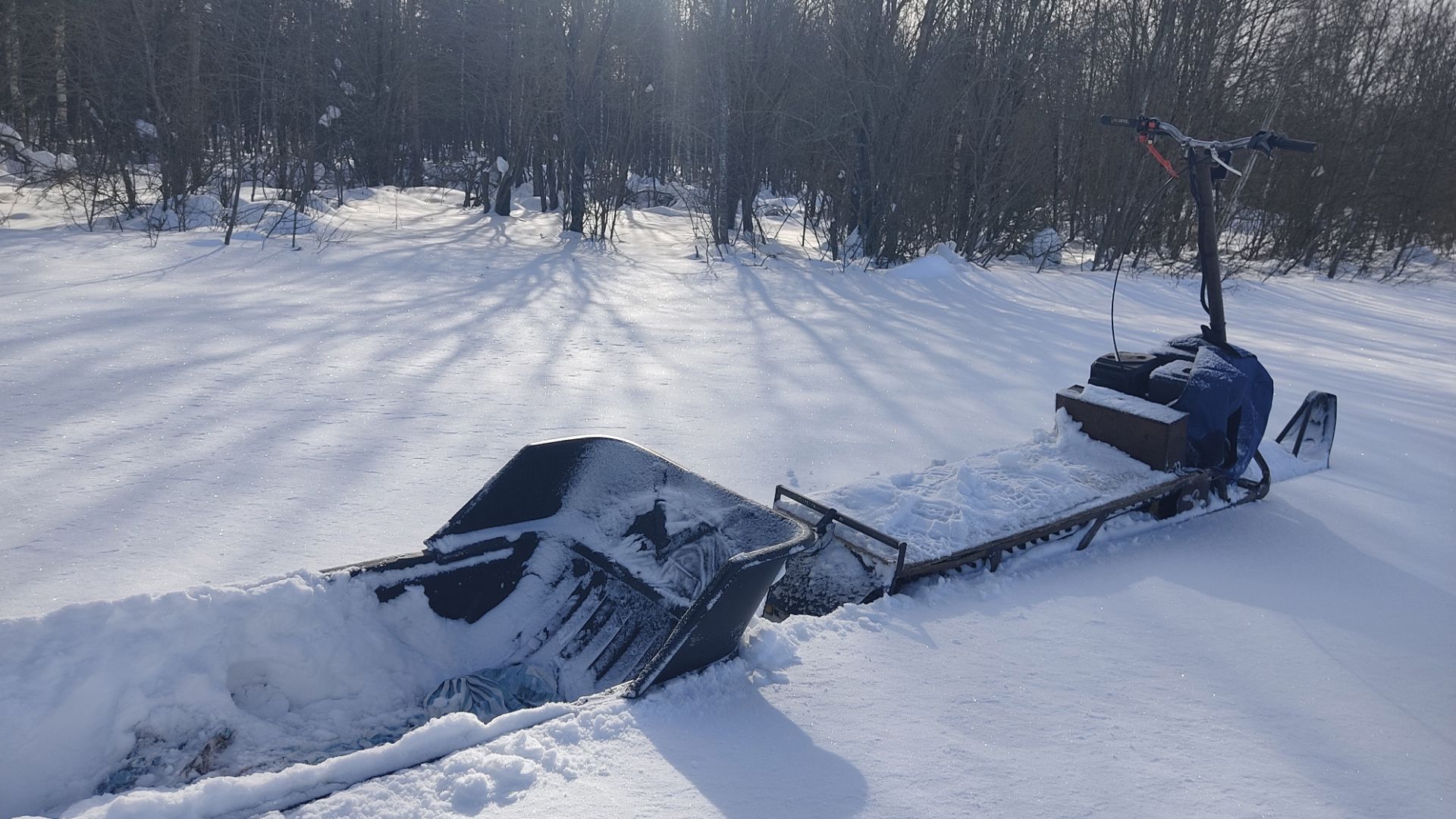 Небольшой выезд на снегокате с пассажиром по глубокому снегу