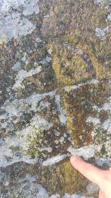 Памятник с крестом с полусферой