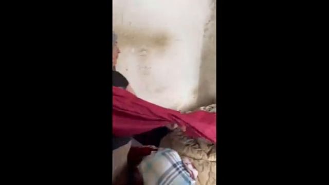 дяде Юре Любке застерают диван