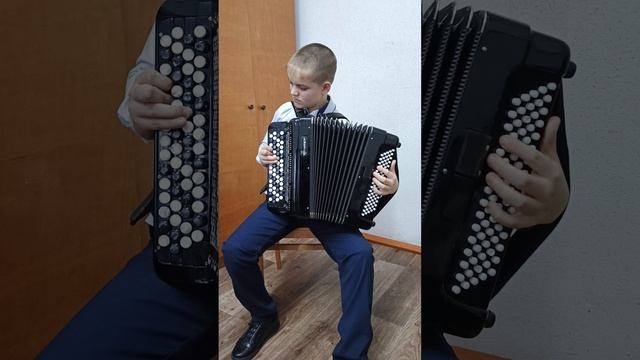 Михайлов Дмитрий (4 кл.) А.Чернявский Этюд , р.н.п. Выйду на улицу обр.О.Бурьян