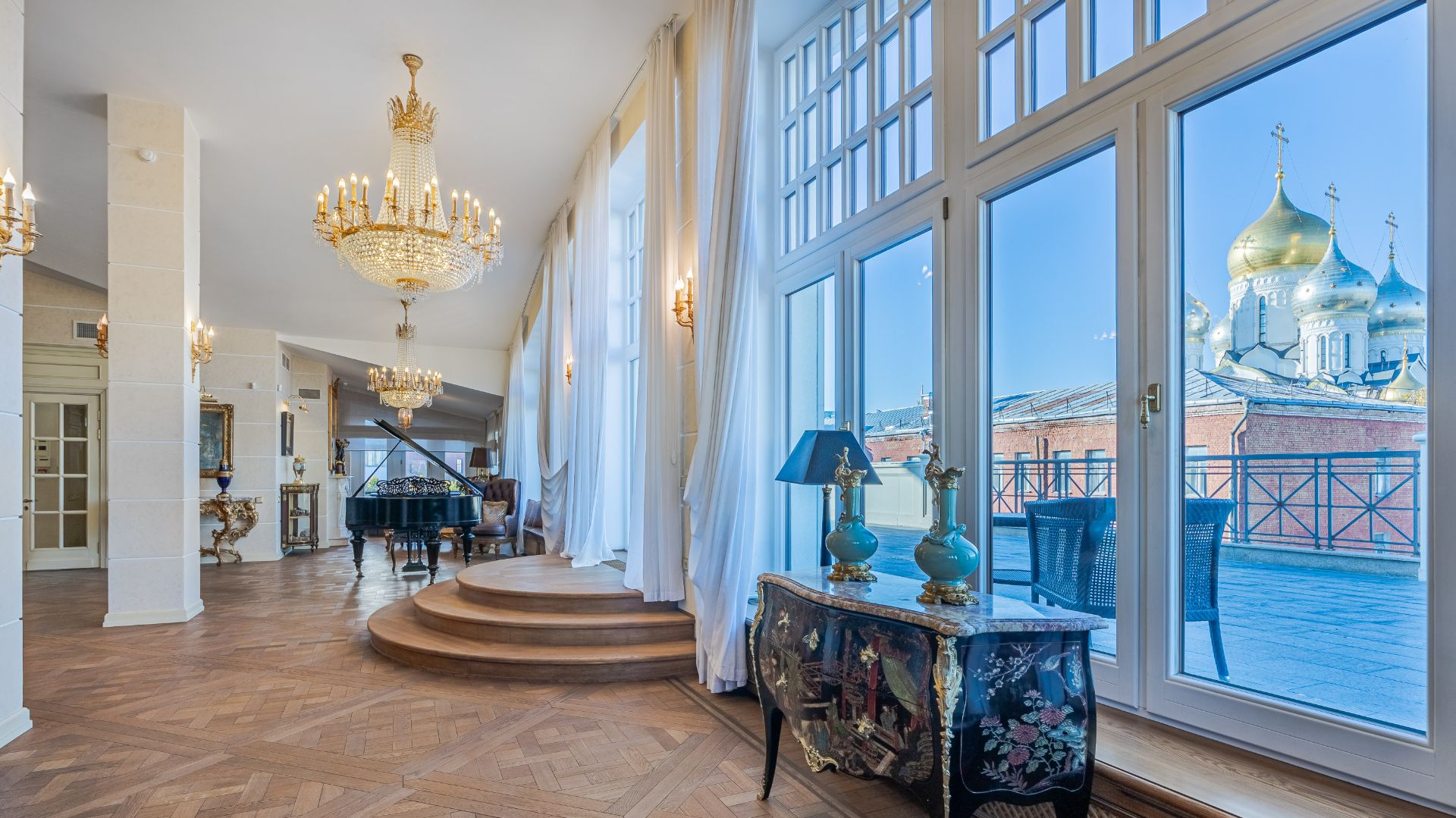 Роскошный двухуровневый пентхаус на Остоженке