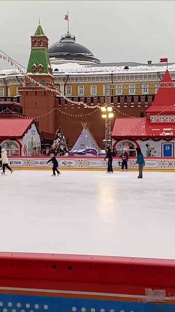 ГУМ каток на Красной площади