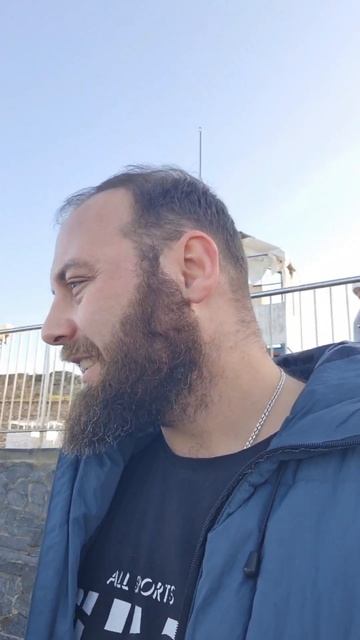 Ищет золото