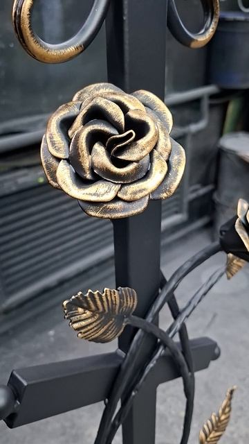 4 марта 2026г.Крест ритуальный окрас черный матовый с позолотой.