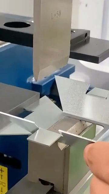 Как гнут металл за секунды? Электромеханический листогибочный пресс HBE от HL!