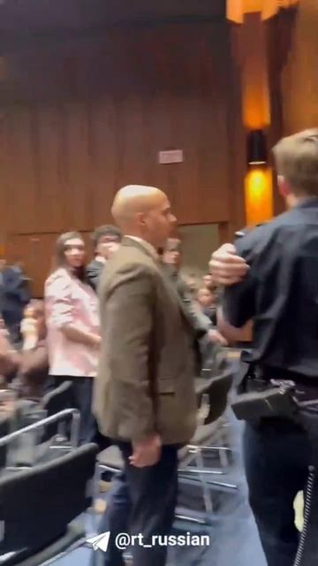 морского пехотинца вынесли на слушаниях в Конгрессе  после его заявлений, что 🇺🇸 служит Израилю