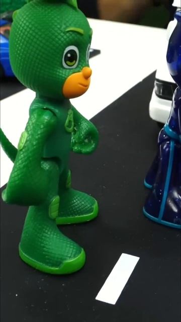 Герои в масках не могут перейти дорогу! Кто поможет? #игрушки #длядетей #героивмасках