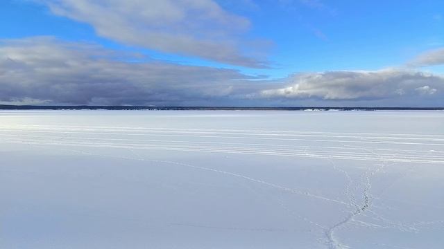 Красивый вид на Волгу. Море снега