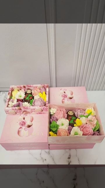 Зефирные цветы и шоколадная матрёшка