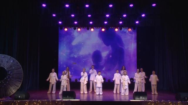 Театрализованный концерт «Дарите женщинам любовь!»