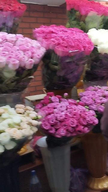 Подземный переход в центре Симферополя. С 8 Марта нас, девушки. 08.03.26