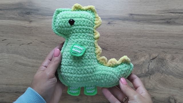 Плоский динозавр из плюшевой пряжи. Тиранозавр крючком. Crochet Dinosaur Amigurumi