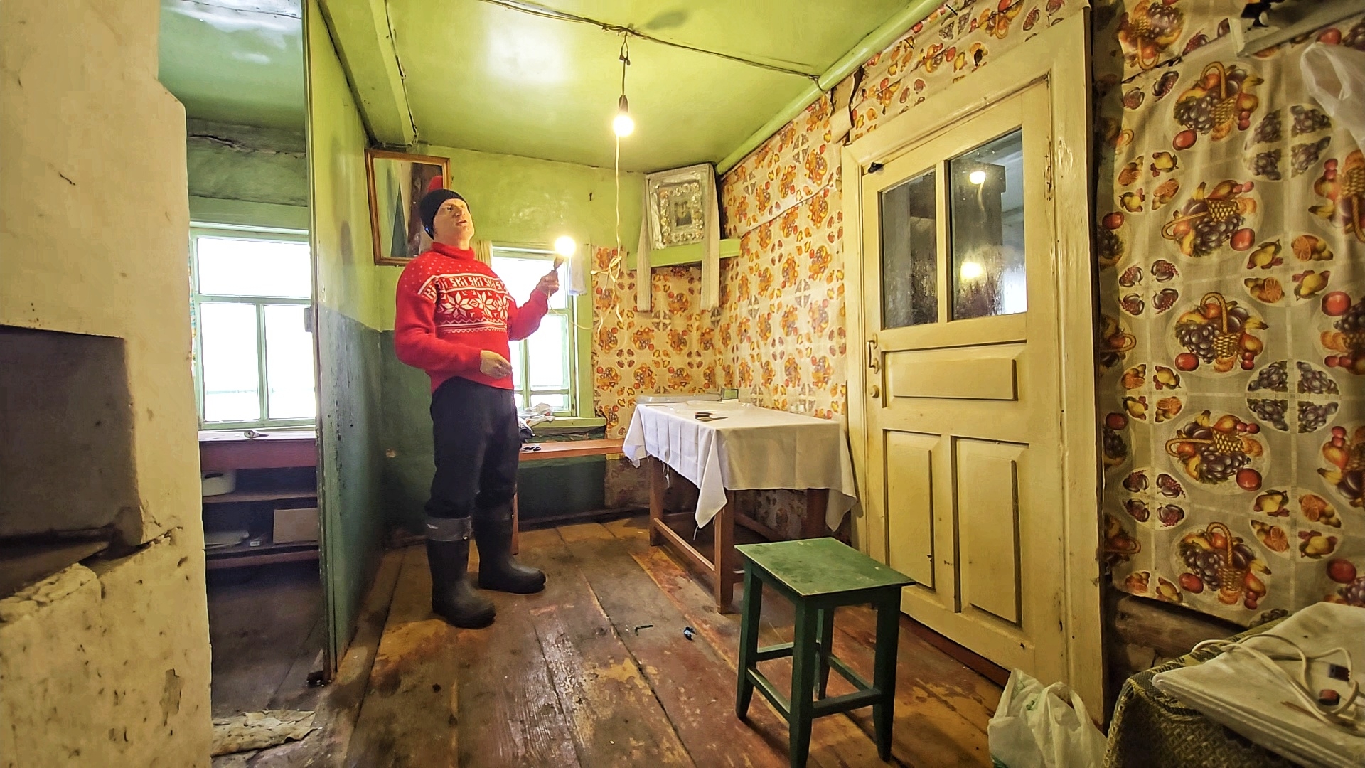 Добавил больше света в комнату. Холодец для собаки и уборка на кухне дома в деревне. #дом #деревня