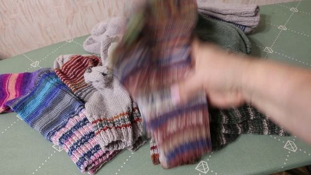 Влог: Вышивка крестиком . Носки тоже вяжем. Что я вышила еще.