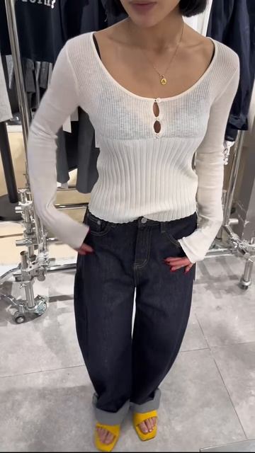 Лонгслив и джинсы доступны к оптовым заказам ВОПРОСЫ/ ЗАКАЗЫ Whatsapp +8618620955583 🔥