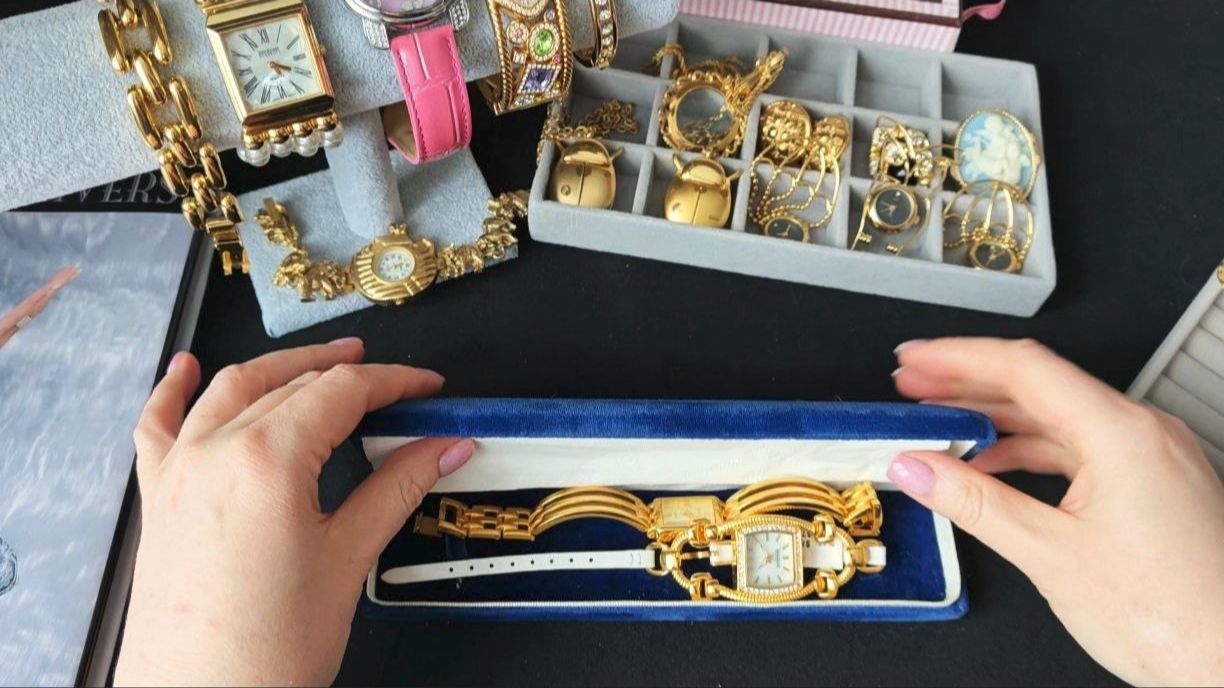 46. Распаковка интересных часов от Vivani, Adrienne и лота Joan Rivers