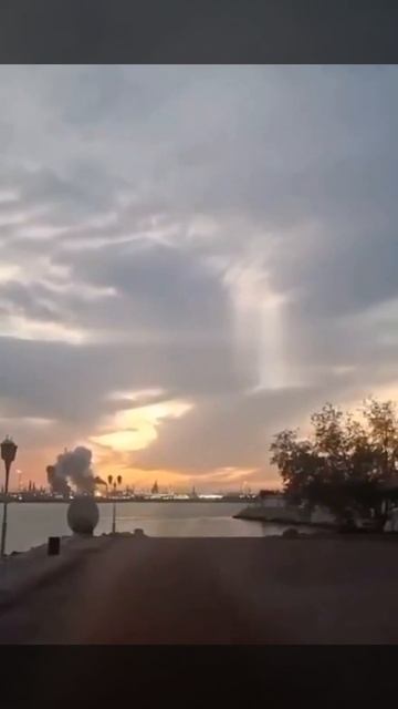 По военной базе пиндосов в Бахрейне.
