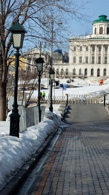 Князь Владимир и дом Пашкова. Москва