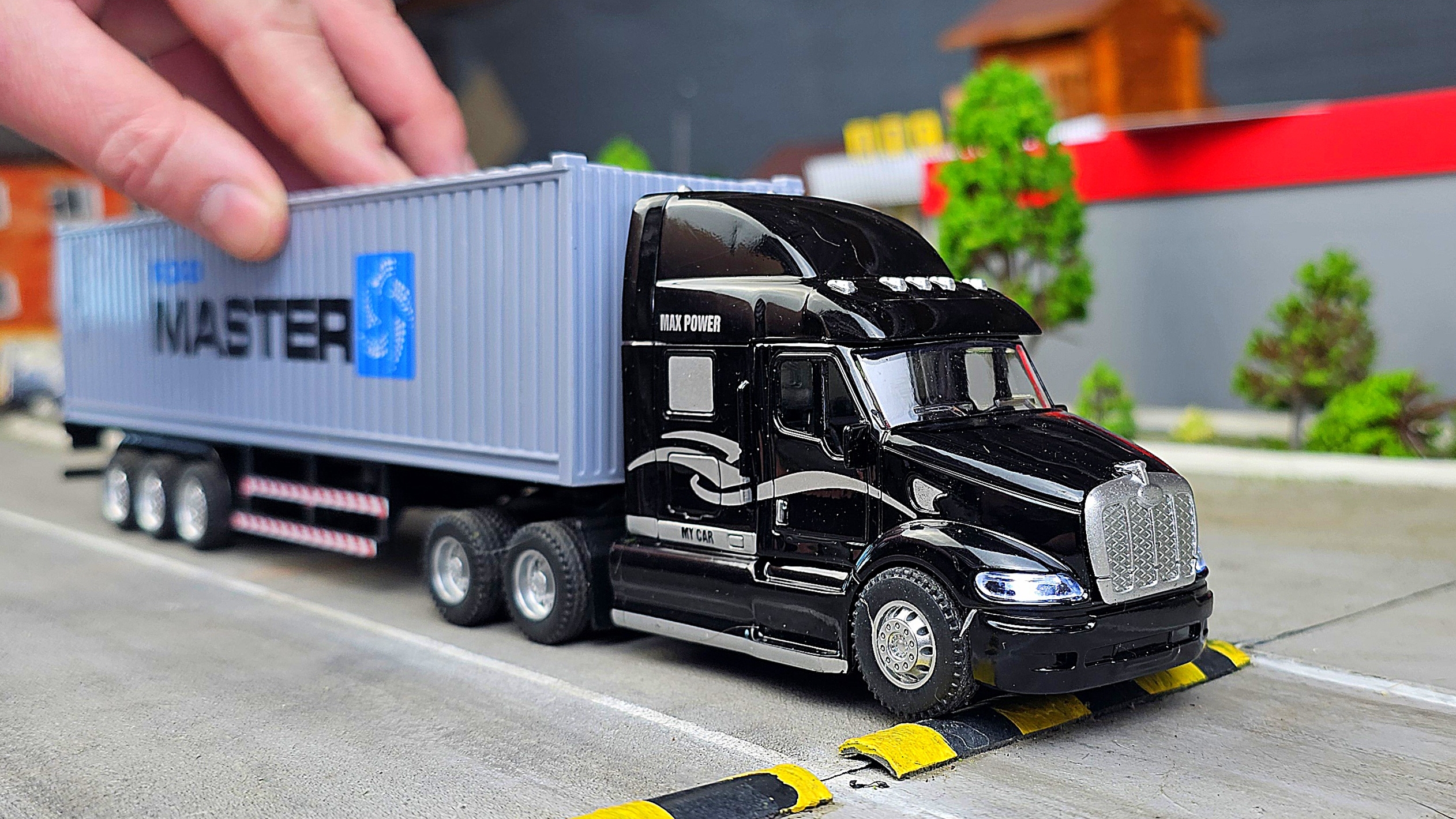 Фура Peterbilt американский тягач с контейнером, свет и звук. Про машинки