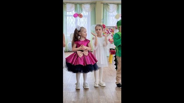 Утренник в детском саду на 8 марта