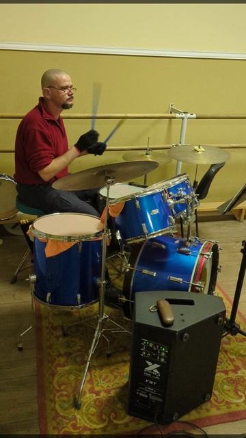 Back In Black. AC DC  попытка драмкавер.mp4