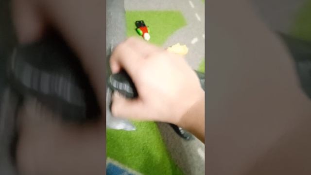 фигурки в красном круге