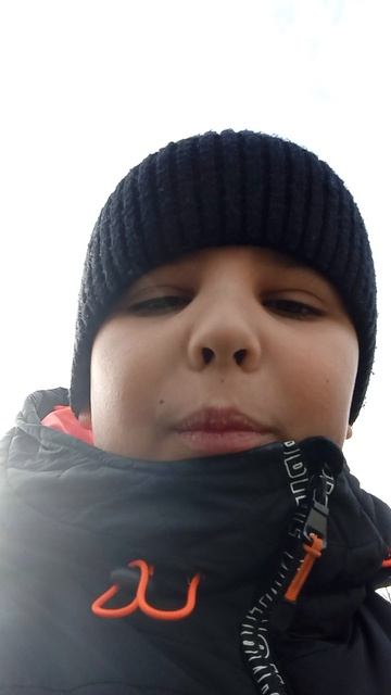 мы с моим другом идём со школы.