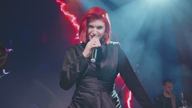 Красивый вечер 8 марта в Самаре  | Экоотель «Маяк» | Живая музыка и праздник