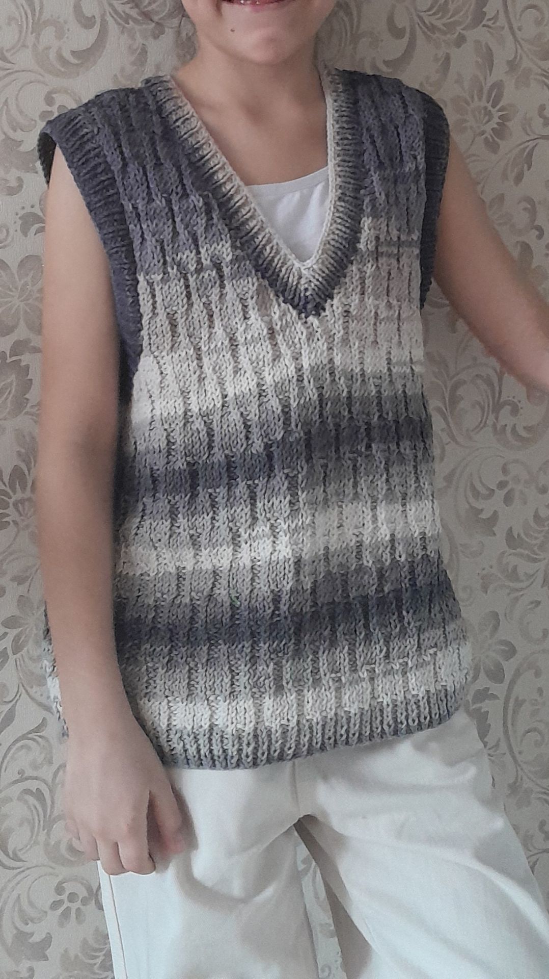 Показываю готовую работу.  Жилет для дочки