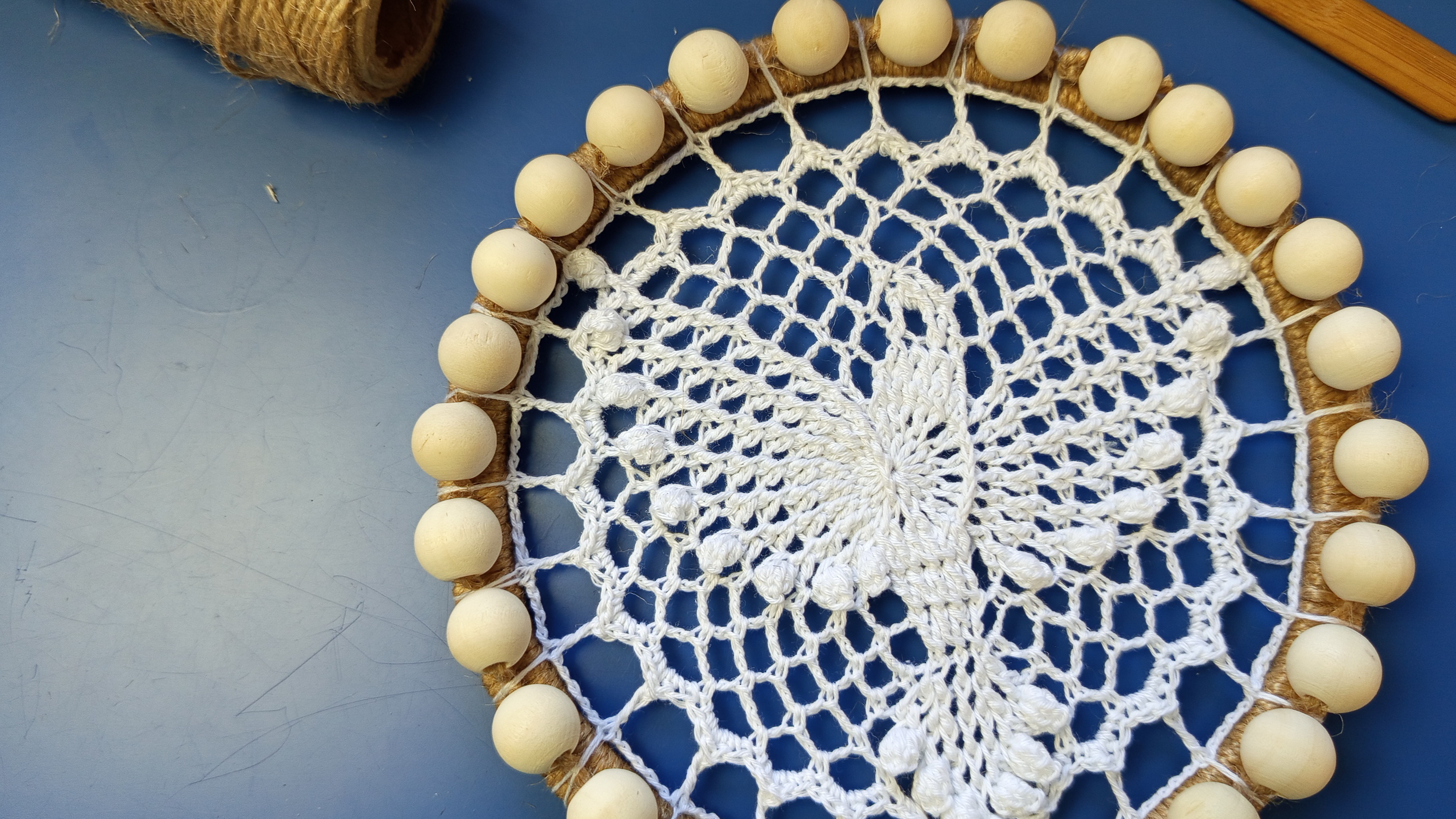 Соединяем кольцо и салфетку.