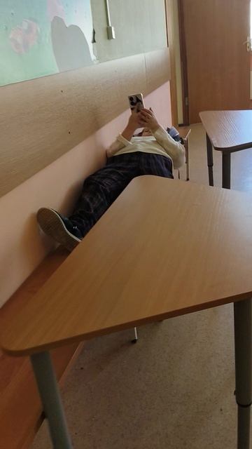 всем привет Я Дима я буду снимать про школу и трэш хорошего дня