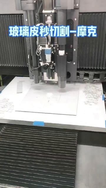 Работа высокоскоростного лазера для резки стекла серии PRAKTIK