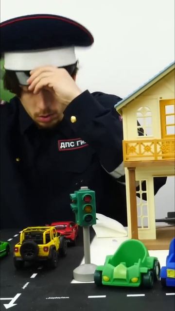 Кто припарковался на дороге? Учим ПДД с героями! #игрушки #видеодлядетей #героивмасках