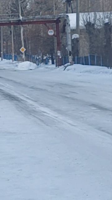 ЦРБ Усть-Кут, лавочки на дороге