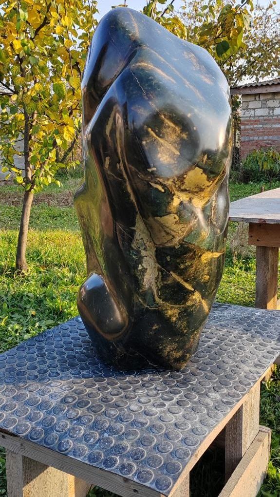 Полированный камень Нефрит Кавказский 